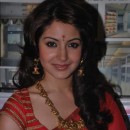 Anushka SHarma In Red Saree At Dada Saheb Phalke Awards 2011
