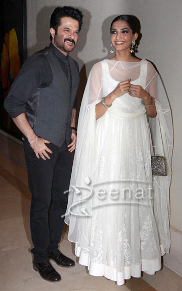 Sonam Kapoor in Anarkali suit At Raanjhanaa's success party