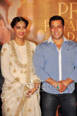 Sonam Kapoor And Salman Khan At Prem Ratan Dhan Payo Trailer Launch - Sonam Kapoor White Dress 5