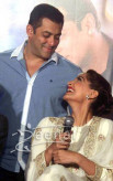 Sonam Kapoor And Salman Khan At Prem Ratan Dhan Payo Trailer Launch - Sonam Kapoor White Dress 6